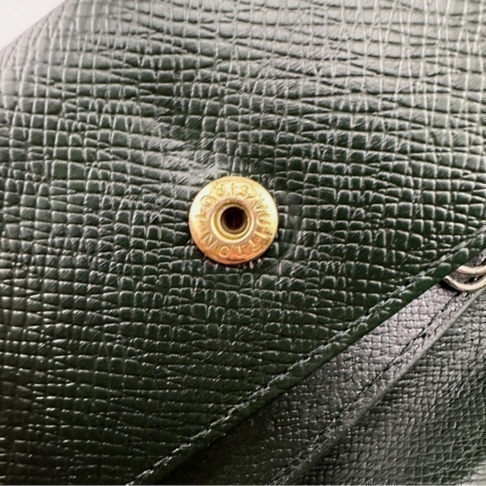 AUTHENTIC Louis Vuitton key holder. Previously owned. Taiga green. - Picture 6 of 16